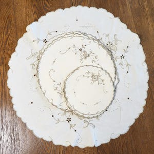 Vintage Set of Beige Floral Embroidered Doilies, Set of 12 White and Beige Round Placemats, Embroidered Floral Table Coasters