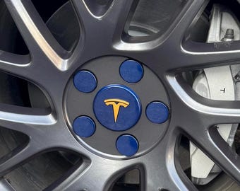 テスラ モデル 3 18 インチ エアロ ホイール (2020-2023) および 18 