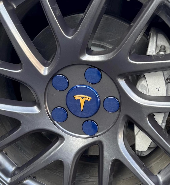 テスラ モデル 3 18 インチ エアロ ホイール (2020-2023) および 18