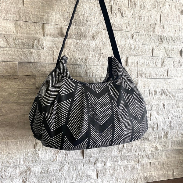 Pleated Bag // Shoulder Purse - Black & White Arrow Like