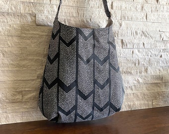 One Handle Hobo Bag - Black & White Arrow Like