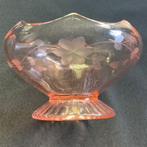 Decorative pedestal bowl | Depression glass bowl | Queen Mary by Hocking Glass | Flower bowl | Rose pink bowl | Etched flower bowl | Decor