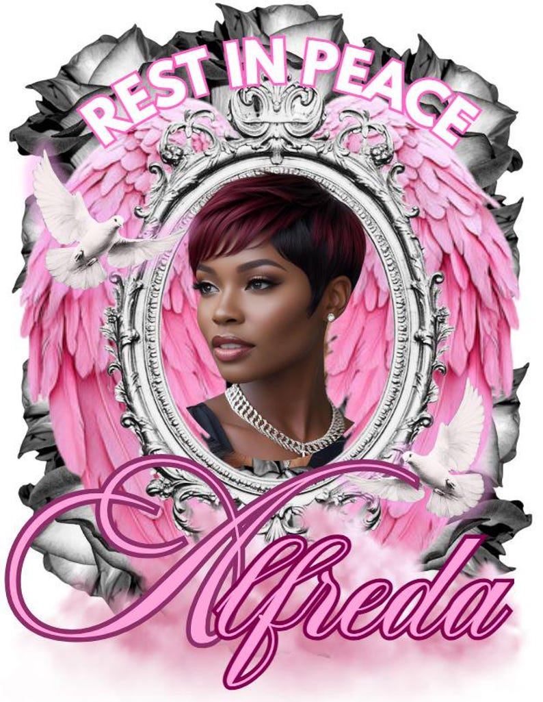 Pode incluir: Gr&aacute;fico memorial com o retrato de uma mulher em uma moldura prateada ornamentada, cercado por asas de anjo rosa e pombas brancas. As palavras "REST IN PEACE" e o nome "Alfreda" s&atilde;o exibidos em rosa.