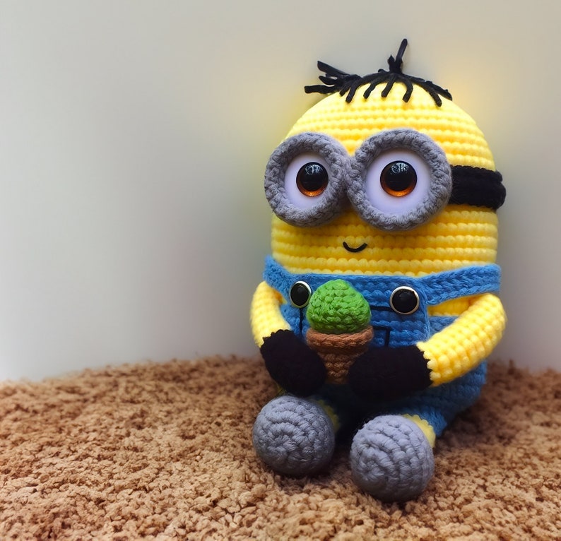 adorable-minions-crochet-pattern-minion-amigurumi-beginner-stitch