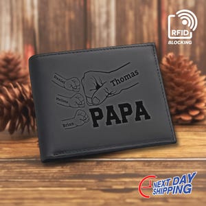 Billetera personalizada con nombre de niño y puño en alto, billetera para el día del padre, billetera para hombre, billetera grabada, billetera para padrinos de boda, billetera de cuero, billetera personalizada