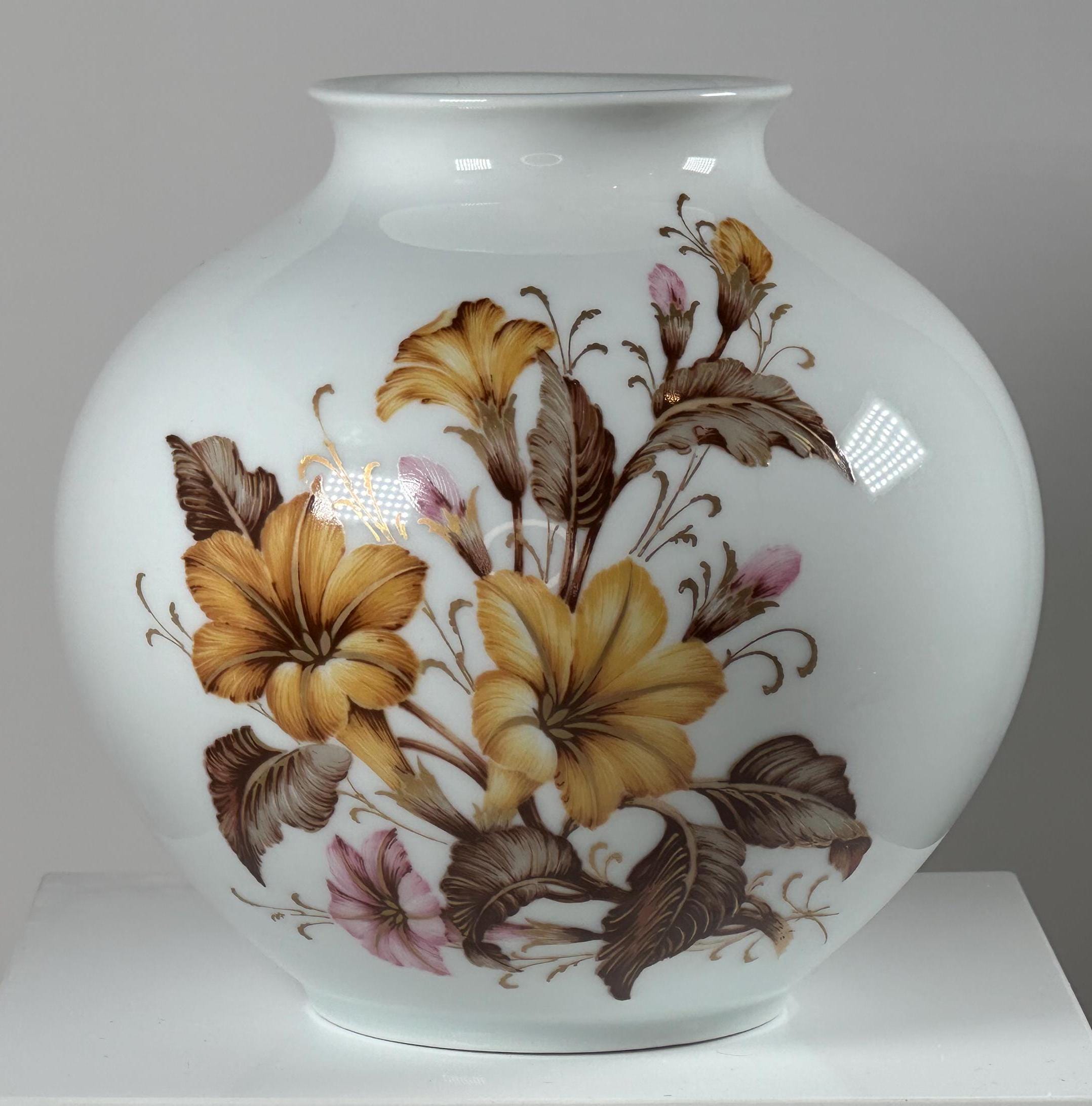 KAISER カイザー　花瓶　花器　ポーセレン　白磁　ドイツ製　ヴィンテージ KAISER カイザー花瓶フラワーベース花器ポーセレン白磁ドイツ製