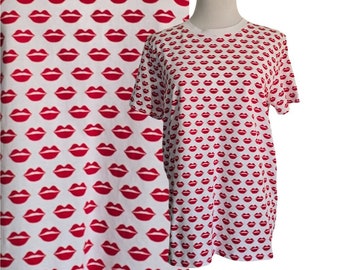 Y2K French Connection lip print t-shirt. Red lips printed on white cotton,  boyfriend fit ring neck tshirt, size M, novelty print t shirt.