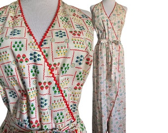 70s summer halter wrap dress, strawberry+floral primary color print trimmed with tomato red ric rac, matching fabric tie. Picnic dress, M.