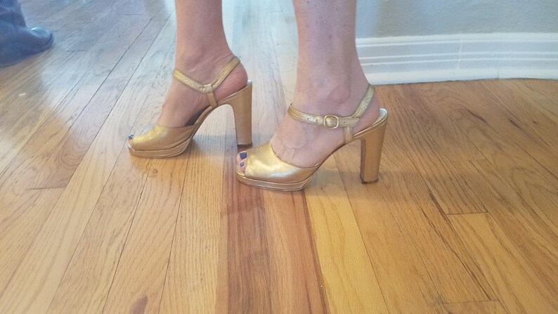70s disco glam slingback heels by Adige Pour Daniela Schuhsalon 4 inch heel Metallic gold disco heels size 7 glam rock summer high heel.