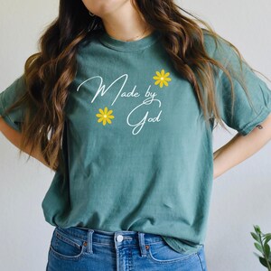 Camiseta "Hecho por Dios": camiseta inspiradora basada en la fe: ropa de identidad divina para hombres y mujeres: idea de regalo cristiano única