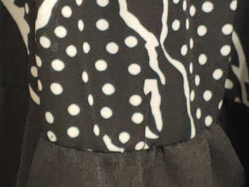 tier ruffle flare work skirt in black and white floral motif for Women size Large by Free Style 80s Vintage Clothes B1-2184