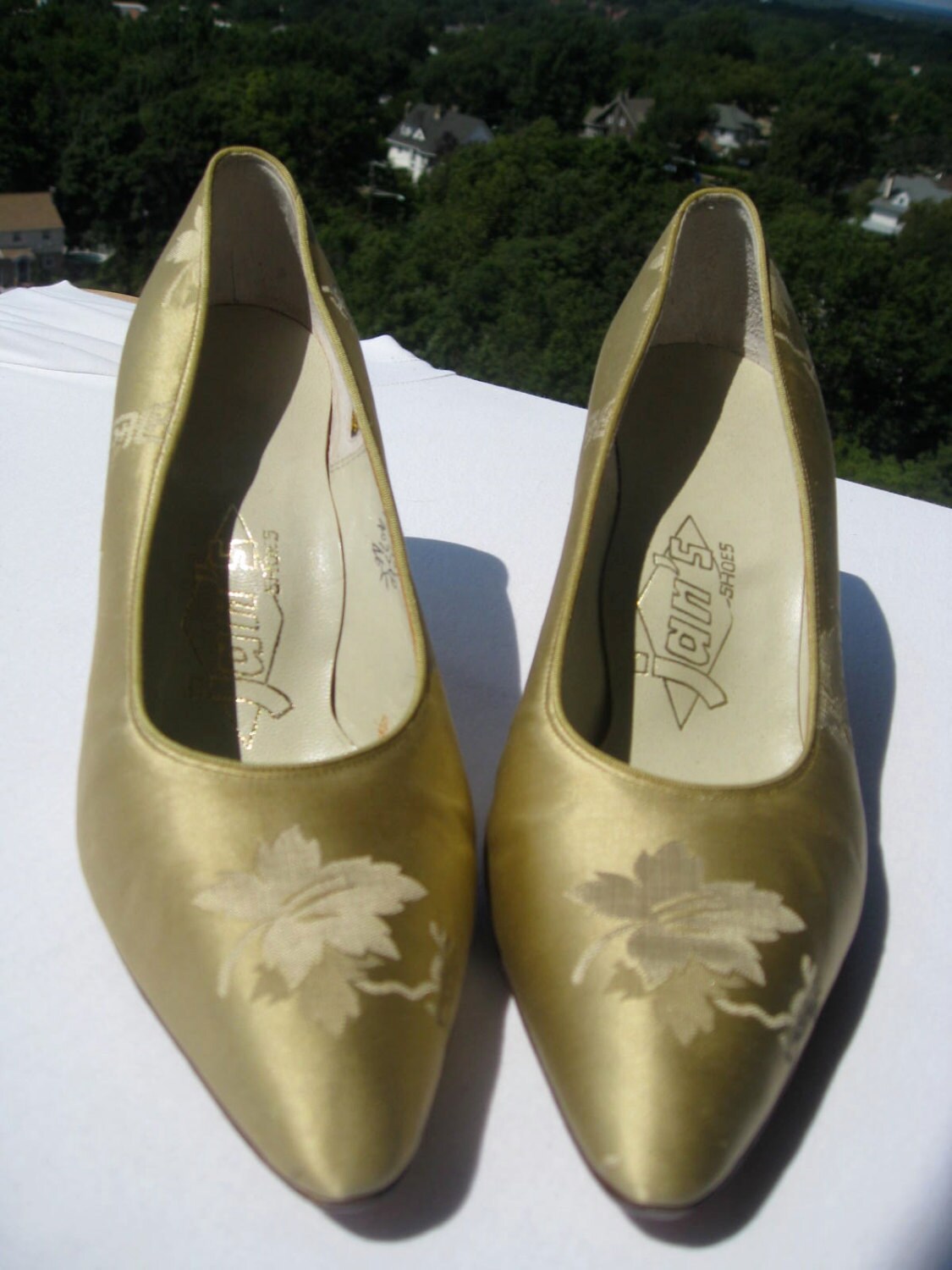Vintage Pointy Kitten Heel Shoes in Gold Silk Taffeta With | Etsy
