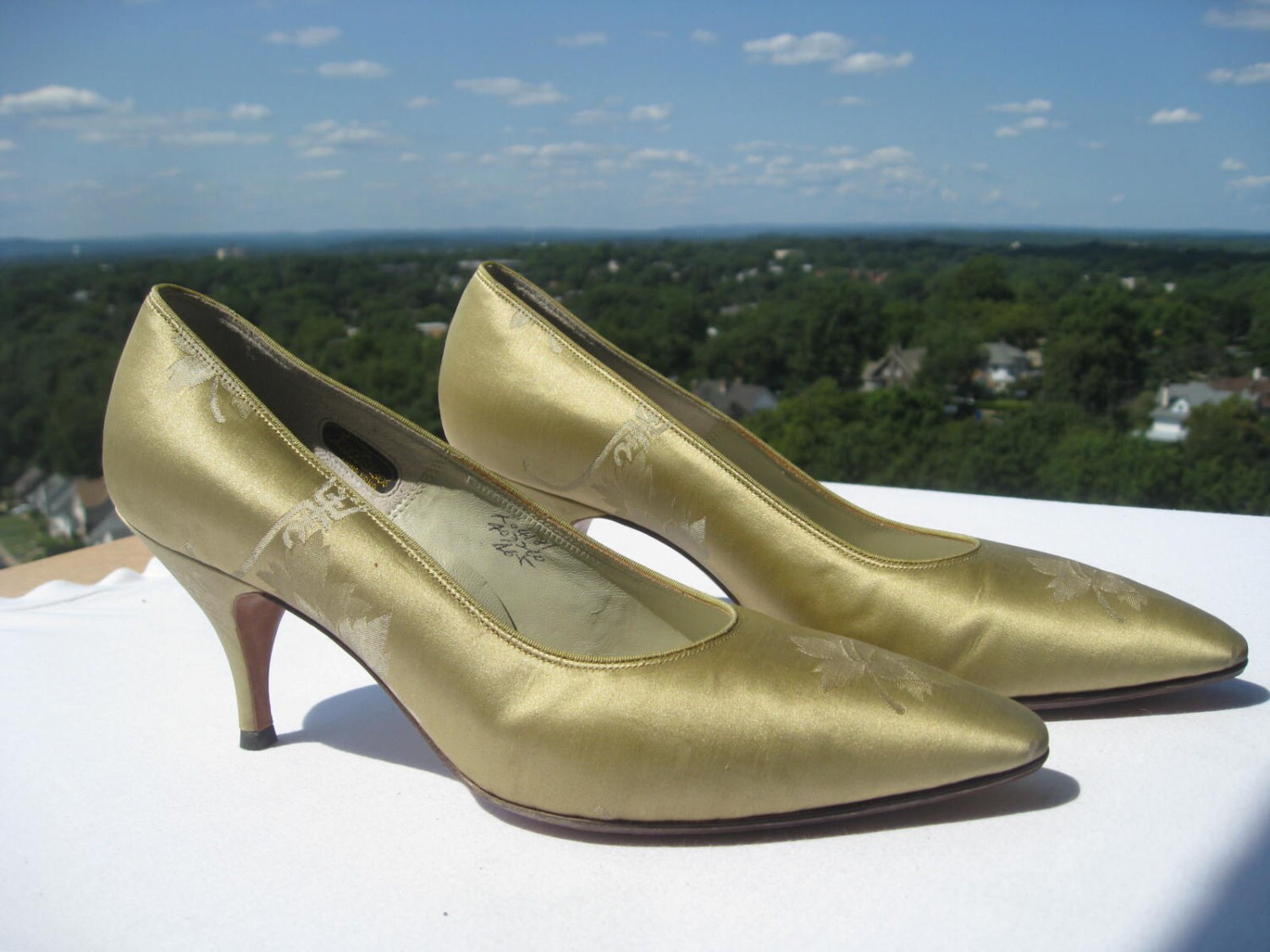 Vintage Pointy Kitten Heel Shoes in Gold Silk Taffeta With | Etsy