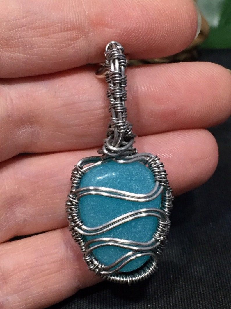 Blue glow in the dark woven wire wrapped plastic pebble keychain wire work wire art