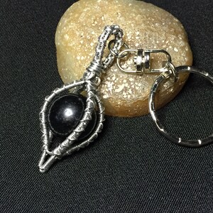 16 mm svart onyx kristallkula Fidget Spinner nyckelringshänge, trådlindade smycken