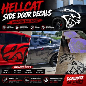 Op de afbeelding: Vinyl zijdeurstickers met een gestileerd Hellcat-logo. De set bevat verschillende maten variërend van 61 bij 53 cm tot 152 bij 127 cm. De stickers worden getoond op rode, zwarte en grijze voertuigen en als losse vellen.