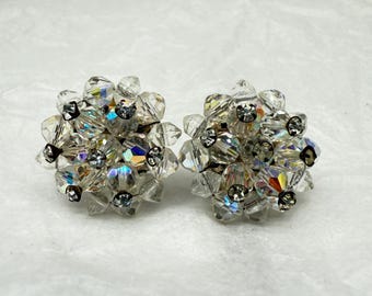 Pendientes de clip vintage Aurora Borealis con cuentas facetadas transparentes/iridiscentes y diamantes de imitación