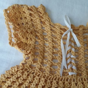 Robe bébé crochet vintage souci cottagecore fait main vêtements bébé vintage robe jaune image 1