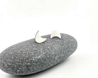 Crescent Moon Silver Stud Earrings - E3230