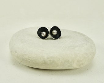 Silver and Pearl Stud Earrings - E3261