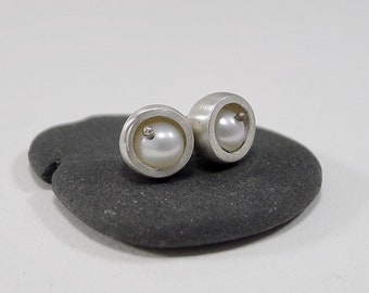 Sterling and Pearl Stud Earrings - E1910