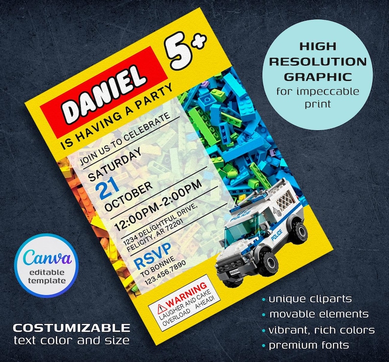 Pu&ograve; includere: Un invito a una festa di compleanno giallo e blu per un bambino che compie 5 anni. L'invito presenta un design a tema Lego con un'auto della polizia e mattoncini colorati. Il testo recita "Daniel 5+ sta organizzando una festa. Unisciti a noi per festeggiare sabato 21 ottobre, dalle 12:00 alle 14:00. 1234 Delightful Drive, Felicity, AR 72201. RSVP a Bonnie 123.456.7890. Attenzione: Rischio di sovraccarico di risate e torta!"