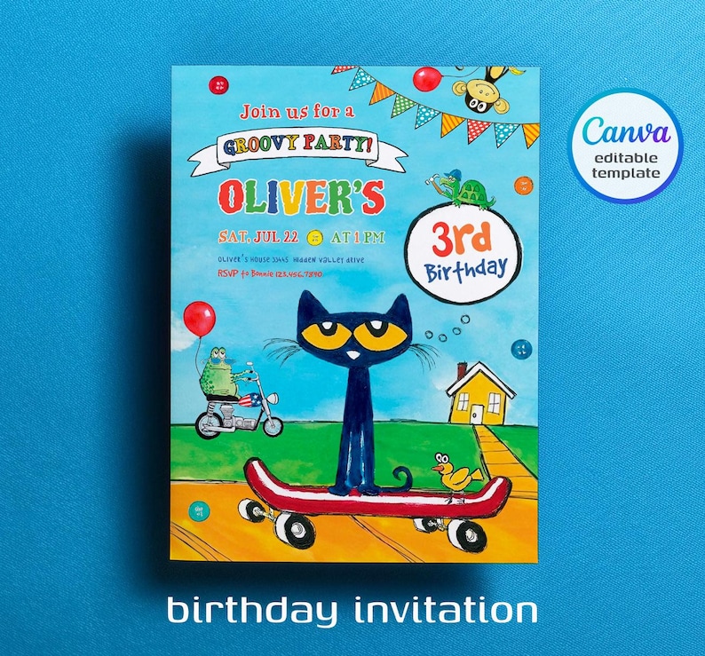 Puede incluir: Un personaje de gato azul y negro en una patineta con un p&aacute;jaro amarillo, una rana verde en una motocicleta y una casa amarilla. El texto dice "Join us for a groovy party! Oliver's 3rd Birthday".