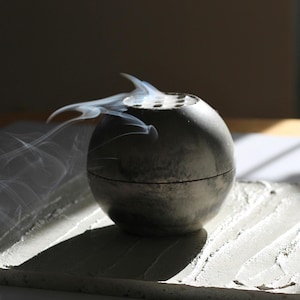 Modern Concrete Incense Burner: Minimalist Zen Decor with Cones
