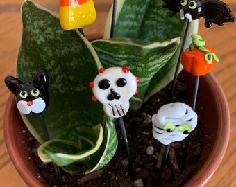 Patyczki do roślin na Halloween wykonane ze szkła lampowego