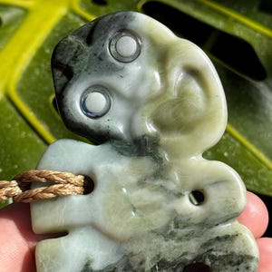New Zealand Pounamu Hei Tiki - Kohu Kārearea