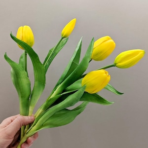 Real Touch Yellow Tulips Artificial Flowers for Vase Centerpiece Tulips Stems Real Touch Spring Flowers Table Decor Everlasting Plants, 5pcs