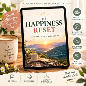 Pode incluir: Um tablet digital exibe The Happiness Reset, um caderno de exercícios guiado de 30 dias. A capa apresenta um nascer do sol sobre montanhas, uma caneca e um caderno. O texto inclui More joy. Greater clarity. A life that feels like you. Ícones indicam 65 páginas, imprimível e download instantâneo.