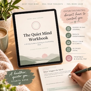 Op de afbeelding: Een digitale tablet met de cover van The Quiet Mind Workbook met een landschapsillustratie, naast een geprinte werkbladpagina getiteld What Triggers the Spiral. Tekst bevat Happy Hub Canada en in totaal 44 pagina's.