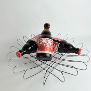 Modern Wire Fruit Bowl – Bent Steel Centerpiece, Space Age Style Table Tray, Minimalist Metal Home Decor