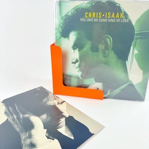 Soporte para discos de vinilo de plástico naranja DISCOFOON de estilo vintage de la era espacial. Estante para guardar vinilos de los años 70. Diseño pop art retro de Alemania y Holanda