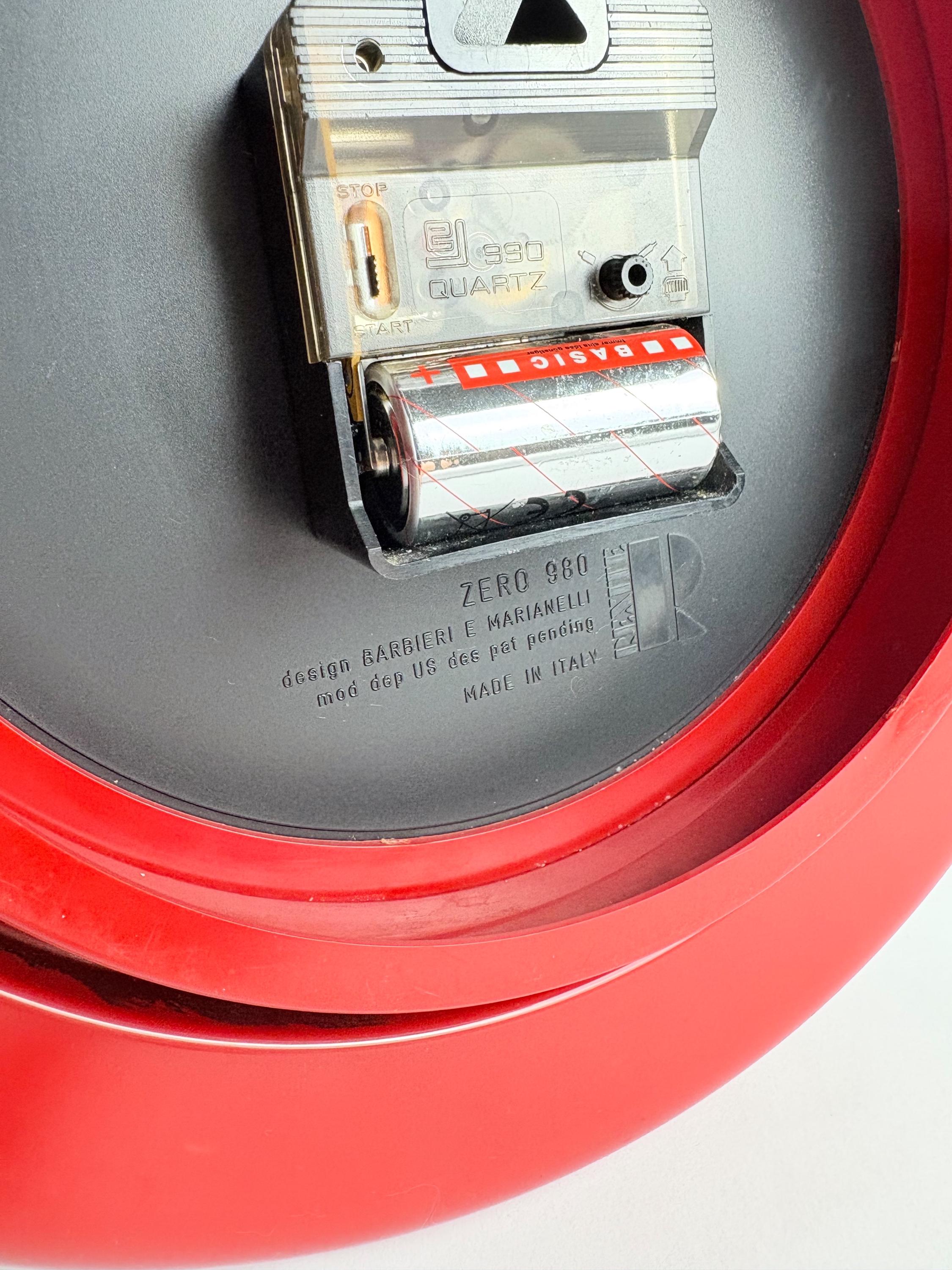 ヴィンテージ Rexite Zero 980 壁掛け時計：イタリアのモダニスト風赤