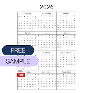 以下が含まれることがあります： 月間グリッドを備えた白黒の2026年カレンダー。「FREE」という単語は青い楕円に、「SAMPLE」は紫色の長方形にあります。赤いPDFアイコンも表示されています。
