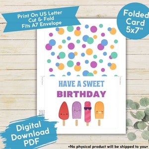 K&ouml;nnte beinhalten: Druckbare Geburtstagskarte mit einem bunten Punkte-Muster und dem Text "Have a Sweet Birthday". Die Karte ist so konzipiert, dass sie zugeschnitten und zu einer Karte im Format 12,7 x 17,8 cm gefaltet werden kann.