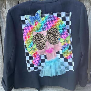Chaqueta de patchwork reciclada: apliques artísticos, arte caprichoso
