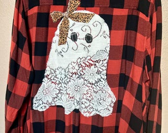 Vintage Lace Ghost Applique Shirt: Upcycled Halloween Patchwork