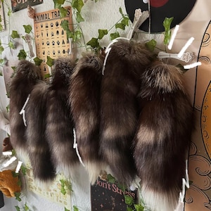 CROSS FOX TAILS