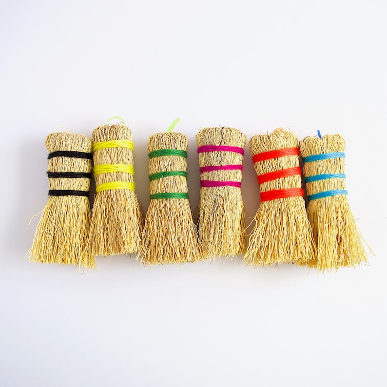 Zero Waste Dish Scrubber Escobeta De Raiz All Natural Dish Scrubber with Peruvian Wool Wrapping image 1