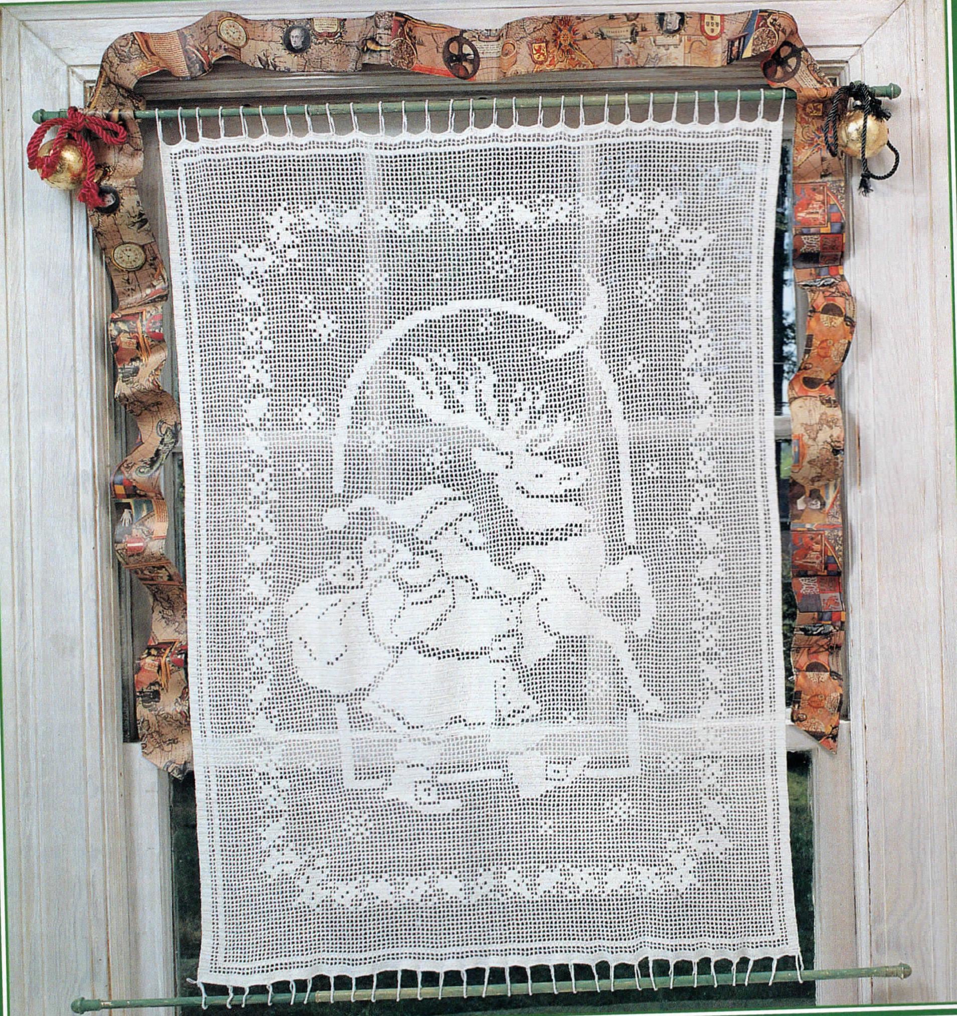 Vintage Night Before Xmas Wallhanging Curtain Doily Filet Crochet