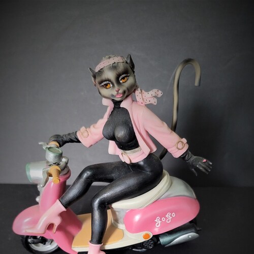 Margaret Le Van Alley Cat shops GoGo Kitty