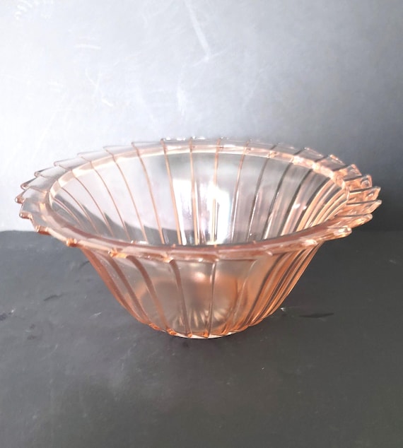 Jeanette Glass 1930s Sierra Pinwheel Fruit Bowl
