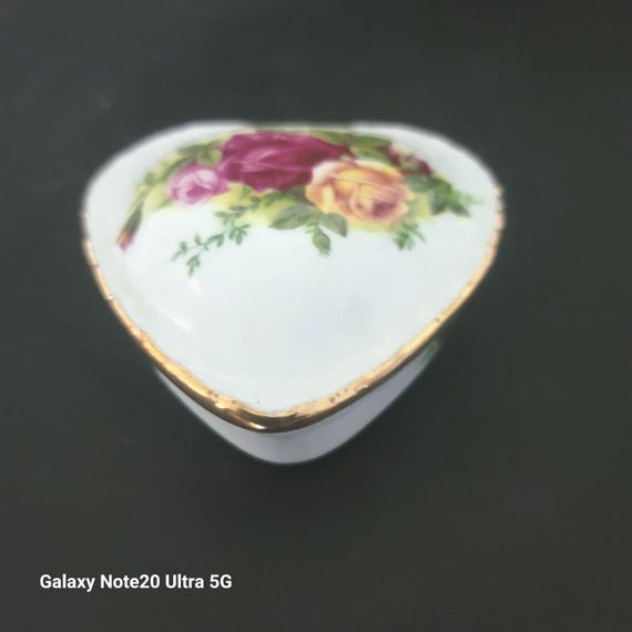 Royal Albert Old Country Roses Porcelain Heart Box