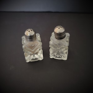 Sel et poivre en cristal et plaqué argent
