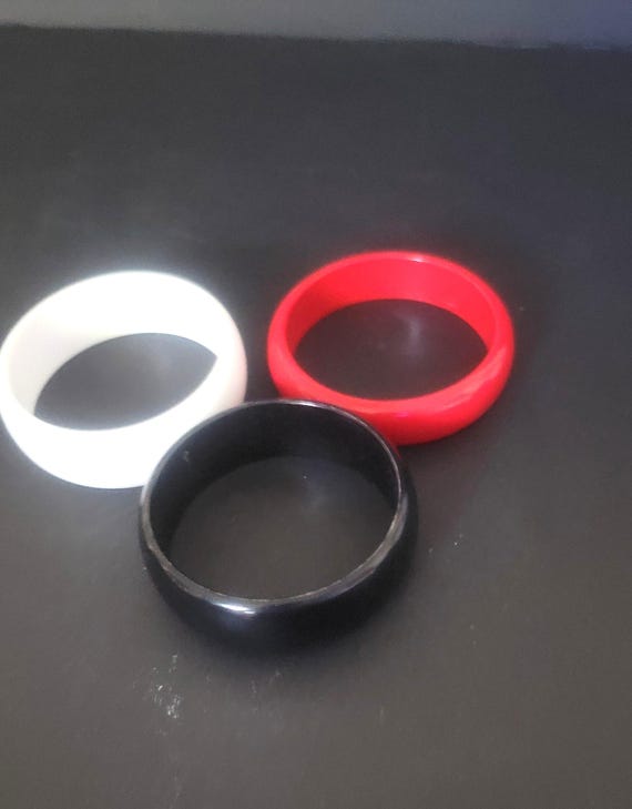 3 Vintage Plastic Bangles, 60s 70s Set, Black White Red