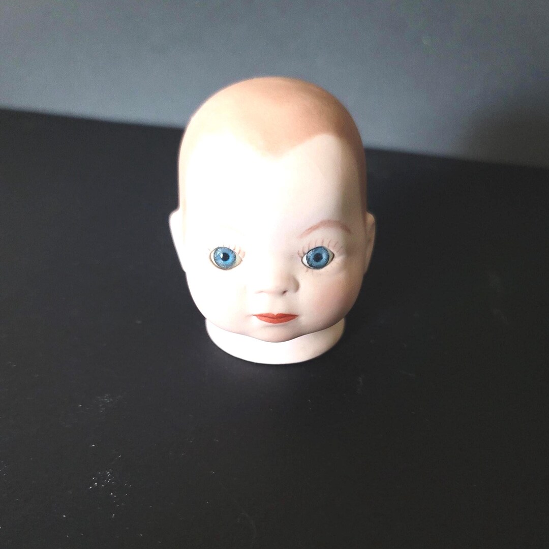 Tête De Poupée En Porcelaine AR Allemagne – August Riedeler – 13 Cm