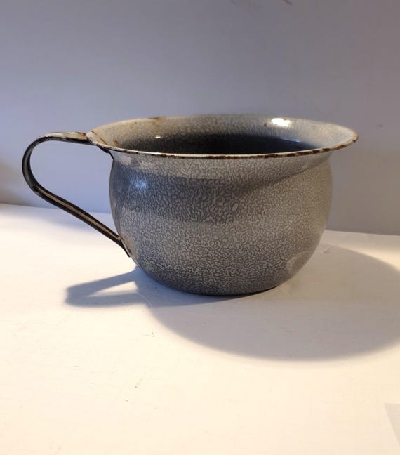 Graniteware Chamberpot